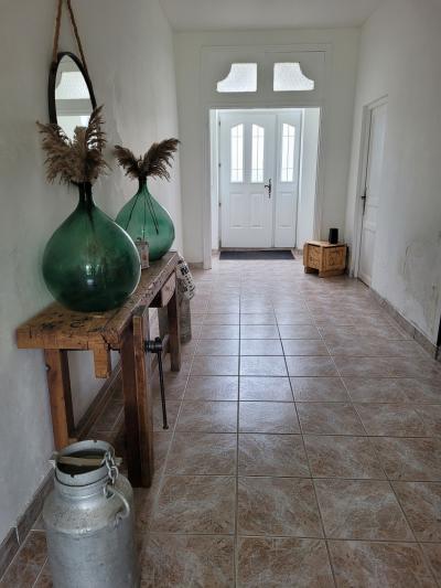 Former Winegrower\'s Property, Completely Renovated, With 270 M2 Of Living Space With Its Cellar, On