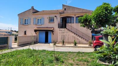 High-potential Villa With Swimming Pool And Large Plot, Close To The Sea And Beziers.