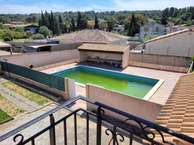 High-potential Villa With Swimming Pool And Large Plot, Close To The Sea And Beziers.