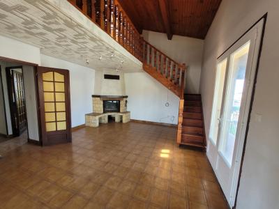 High-potential Villa With Swimming Pool And Large Plot, Close To The Sea And Beziers.