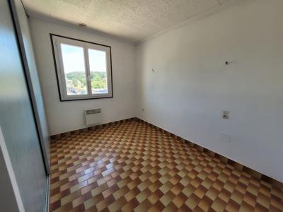 High-potential Villa With Swimming Pool And Large Plot, Close To The Sea And Beziers.