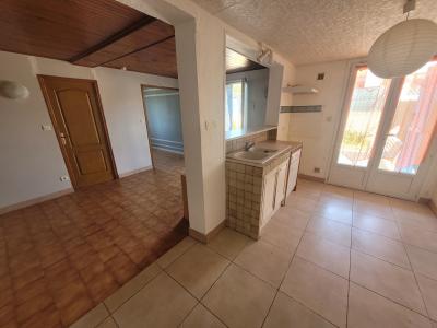 High-potential Villa With Swimming Pool And Large Plot, Close To The Sea And Beziers.