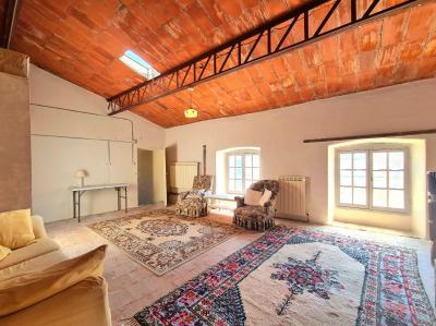 Charming And Spacious House With 6 Bedrooms, Courtyard, Annexes And Terrace