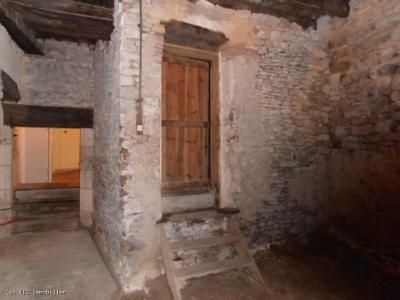 &#8364;86000 - Townhouse In One Of The Most Sought After Villages. Business Potential.