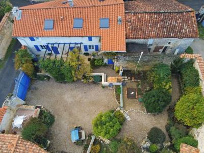 &#8364;228700 - Beautiful Charentaise House With A Pleasant Private Courtyard