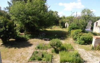 &#8364;82795 - 1 Bedroomed Cottage With A Large Garden And Woodland