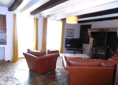 &#8364;234000 - Beautifully Renovated 3 Bedroomed Property