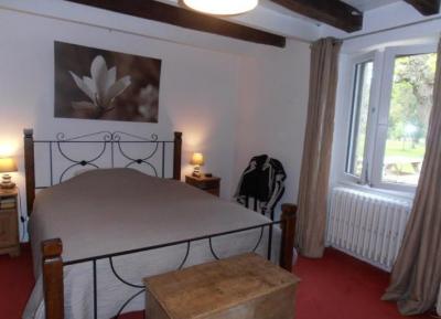 &#8364;234000 - Beautifully Renovated 3 Bedroomed Property