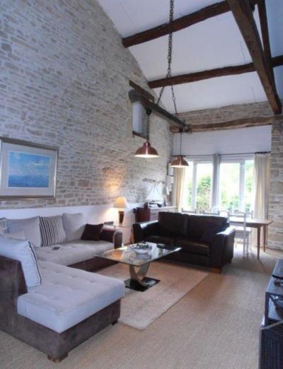 &#8364;234000 - Beautifully Renovated 3 Bedroomed Property