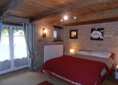 &#8364;234000 - Beautifully Renovated 3 Bedroomed Property