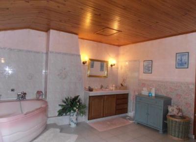 &#8364;336800 - Detached Stone Property With A Beautiful Garden