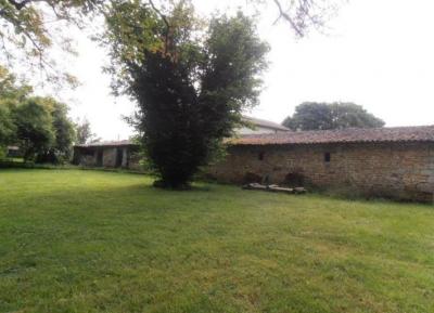 &#8364;336800 - Detached Stone Property With A Beautiful Garden