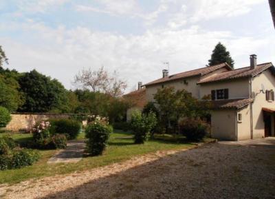 &#8364;336800 - Detached Stone Property With A Beautiful Garden