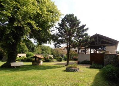 &#8364;336800 - Detached Stone Property With A Beautiful Garden