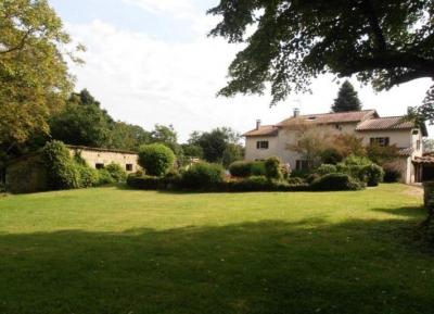 &#8364;336800 - Detached Stone Property With A Beautiful Garden