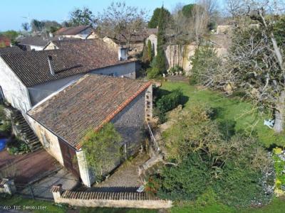 &#8364;315750 - 17th Century Unique \"relais De Poste\" Offering 4 Bedrooms And Heaps Of Character