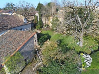 &#8364;315750 - 17th Century Unique \"relais De Poste\" Offering 4 Bedrooms And Heaps Of Character