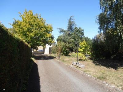 &#8364;350000 - Superb Detached Property With Pool And Gite