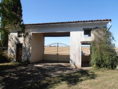 &#8364;350000 - Superb Detached Property With Pool And Gite