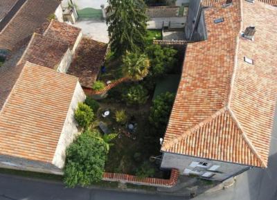 &#8364;265000 - Beautiful Village House With Lovely Exterior And Outbuildings