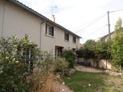 &#8364;159500 - Pretty 4 Bedroomed Cottage Near Civray