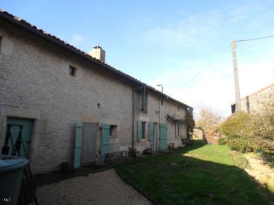 &#8364;315790 - Beautiful Detached 4 Bedroomed Stone Property