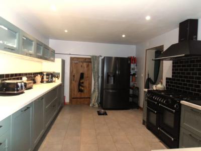 &#8364;315790 - Beautiful Detached 4 Bedroomed Stone Property