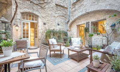 Superb Traditional Mansion With 300 M2 Of Living Space, Garage, Courtyard And Terrace.