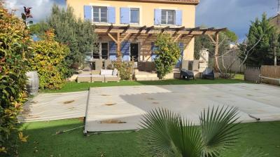 Beautiful Bastide With 120 M2 Of Living Space On A Very Nice Plot Of 1060 M2 With Pool.