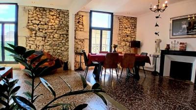 Charming Winegrower\'s House, Fully Renovated, With 182 M2 Of Living Space Offering 3 Bedrooms, Gara