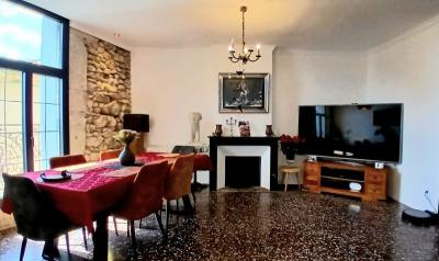 Charming Winegrower\'s House, Fully Renovated, With 182 M2 Of Living Space Offering 3 Bedrooms, Gara