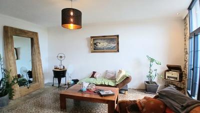 Charming Winegrower\'s House, Fully Renovated, With 182 M2 Of Living Space Offering 3 Bedrooms, Gara