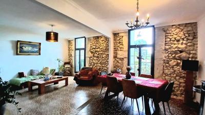 Charming Winegrower\'s House, Fully Renovated, With 182 M2 Of Living Space Offering 3 Bedrooms, Gara