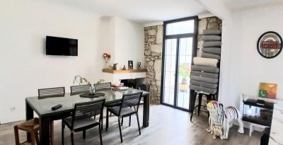 Charming Winegrower\'s House, Fully Renovated, With 182 M2 Of Living Space Offering 3 Bedrooms, Gara