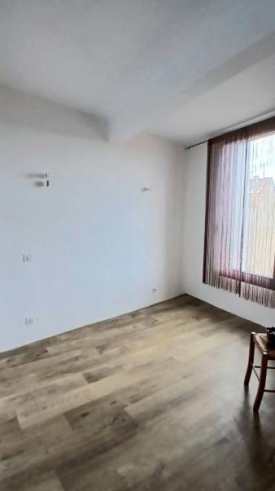 Charming Winegrower\'s House, Fully Renovated, With 182 M2 Of Living Space Offering 3 Bedrooms, Gara