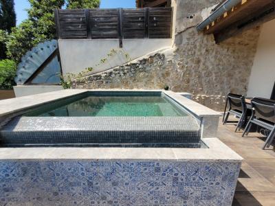 Authentic Stone Barn With 150 M2 Of Living Space, Renovated With Charm And High-end Amenities.