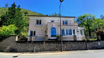 Charming Character House In Art Deco Style With 4 Bedrooms, Veranda, Terrace And Garage On A 511 M2 
