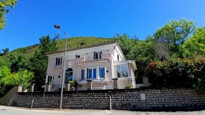 Charming Character House In Art Deco Style With 4 Bedrooms, Veranda, Terrace And Garage On A 511 M2