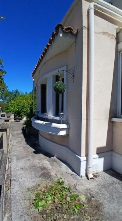Charming Character House In Art Deco Style With 4 Bedrooms, Veranda, Terrace And Garage On A 511 M2