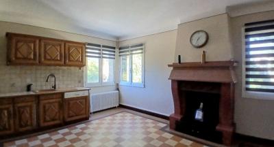 Charming Character House In Art Deco Style With 4 Bedrooms, Veranda, Terrace And Garage On A 511 M2