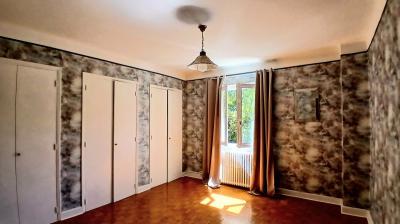 Charming Character House In Art Deco Style With 4 Bedrooms, Veranda, Terrace And Garage On A 511 M2