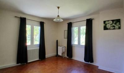 Charming Character House In Art Deco Style With 4 Bedrooms, Veranda, Terrace And Garage On A 511 M2