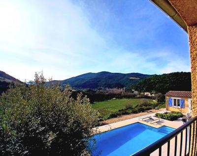 Magnificent Villa With Main House And Guest House On A 1001 M2 Plot With Pool And Exceptional Views