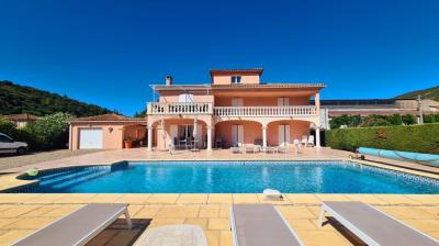 Beautiful Villa With 248 M2 Of Living Space Offering 7 Bedrooms On A 2165 M2 Plot With Pool And View