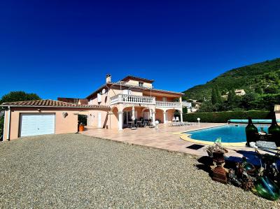 Beautiful Villa With 248 M2 Of Living Space Offering 7 Bedrooms On A 2165 M2 Plot With Pool And View