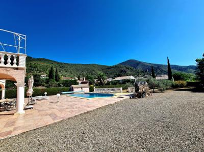 Beautiful Villa With 248 M2 Of Living Space Offering 7 Bedrooms On A 2165 M2 Plot With Pool And View