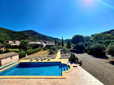 Beautiful Villa With 248 M2 Of Living Space Offering 7 Bedrooms On A 2165 M2 Plot With Pool And View