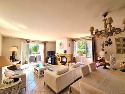 Beautiful Villa With 248 M2 Of Living Space Offering 7 Bedrooms On A 2165 M2 Plot With Pool And View