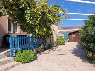 Single-storey Villa With 125 M2 Of Living Space On 579 M2 Of Land With Swimming Pool, Near Pezenas.