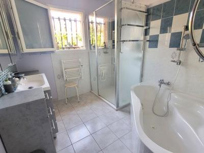 Single-storey Villa With 125 M2 Of Living Space On 579 M2 Of Land With Swimming Pool, Near Pezenas.